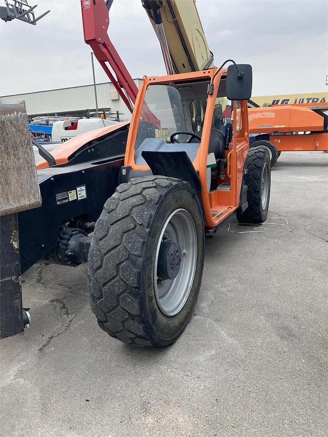Used 2015 JLG 1055
