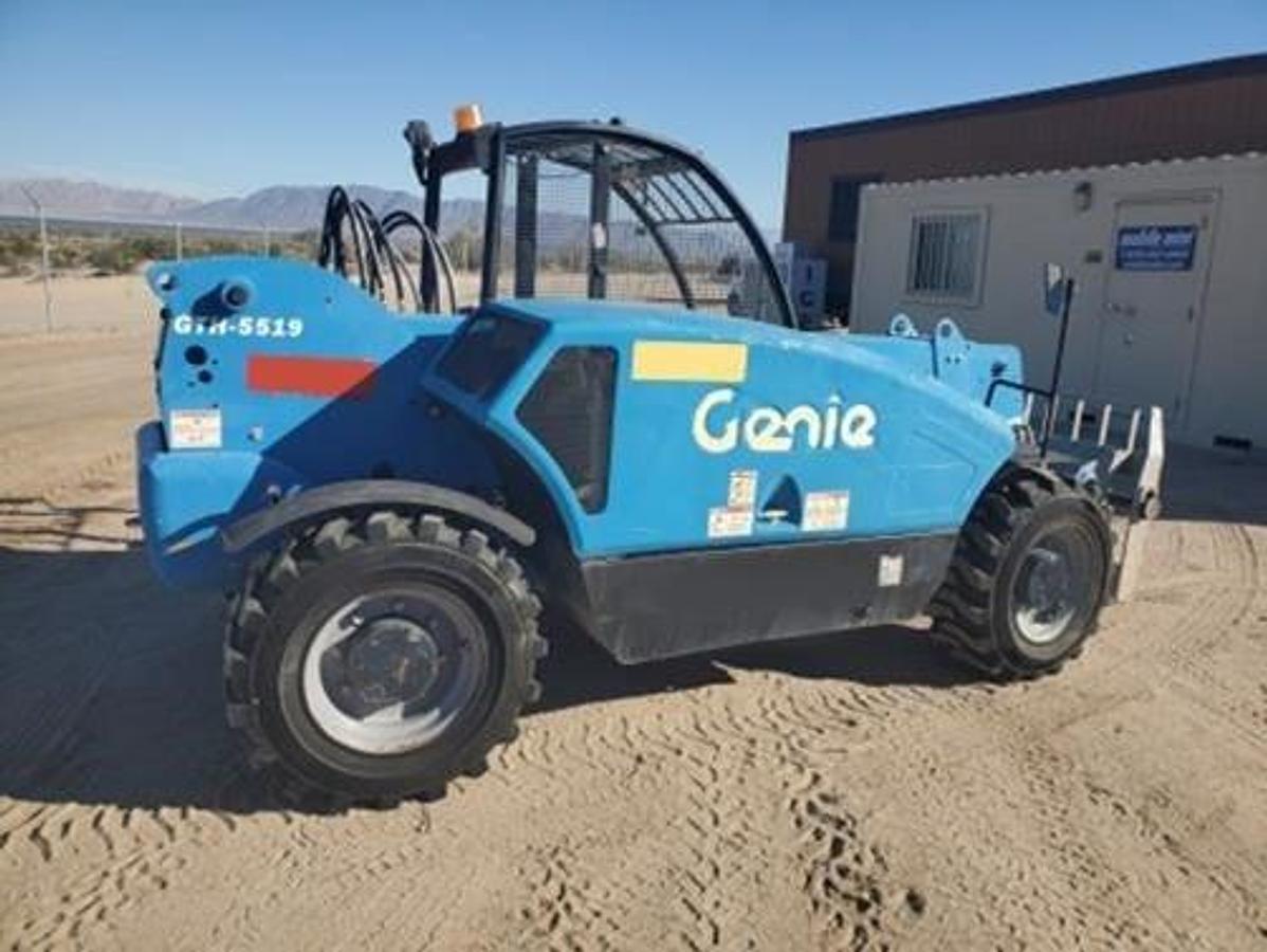 Used 2015 GENIE GTH5519