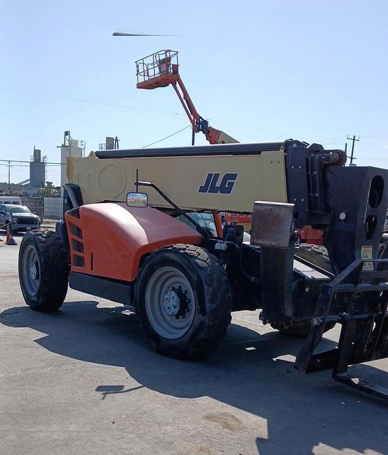 Used 2017 JLG 1055