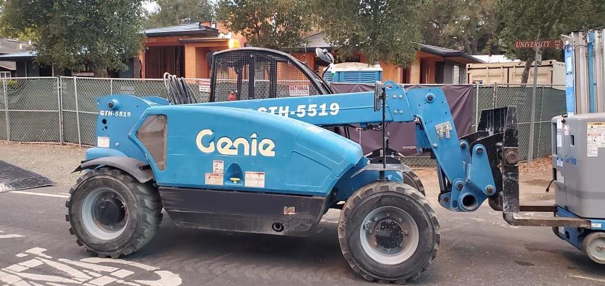 Used 2015 GENIE GTH5519
