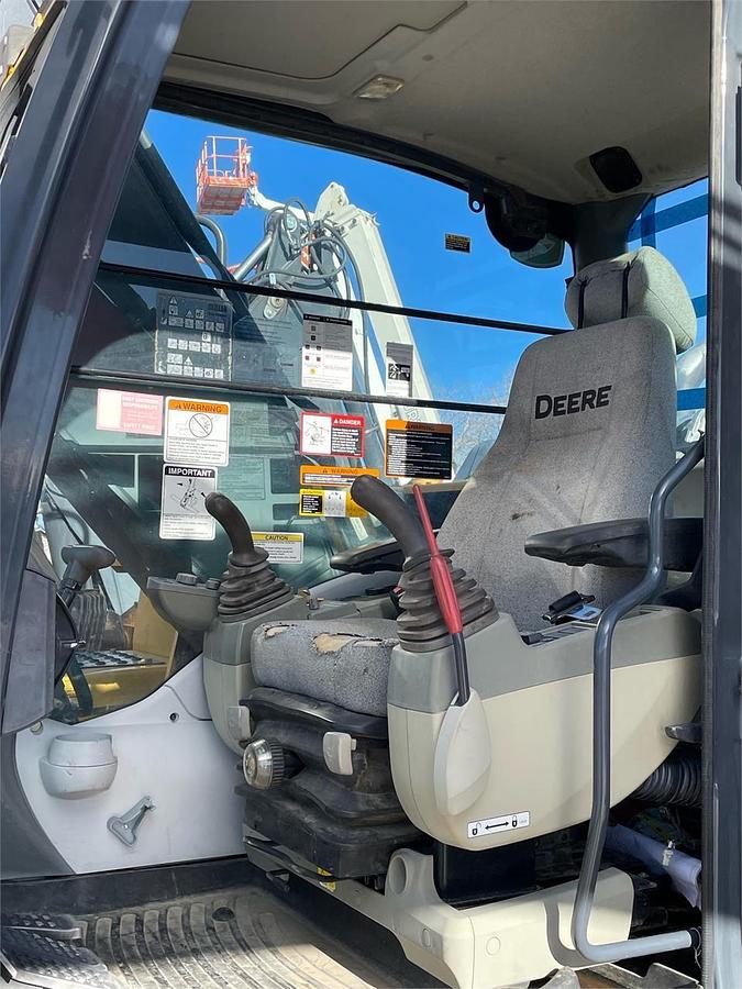 Used 2015 DEERE 180G LC