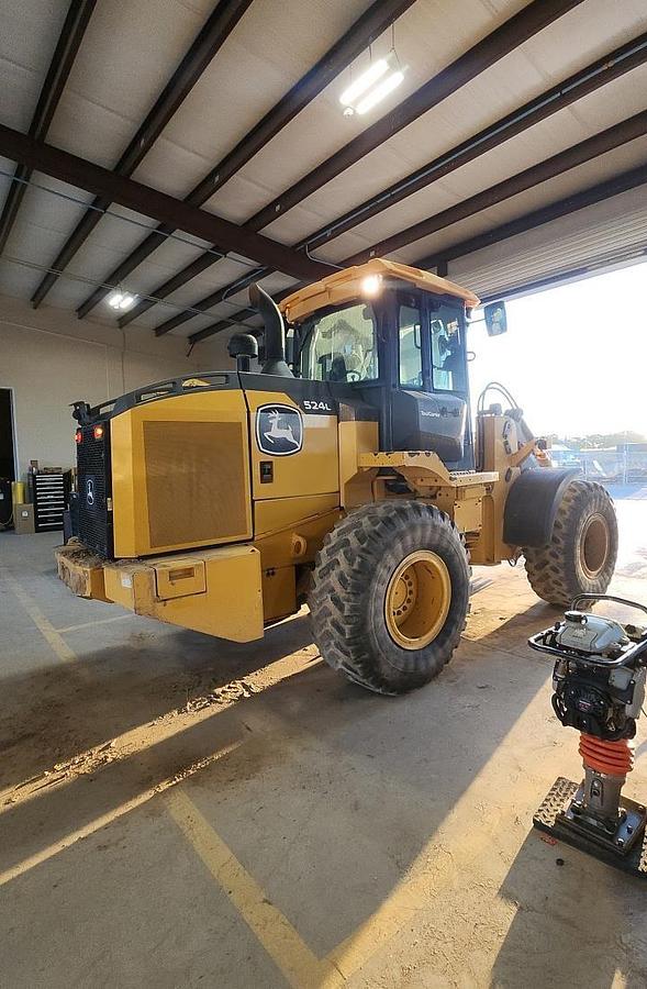 Used 2019 DEERE 524L