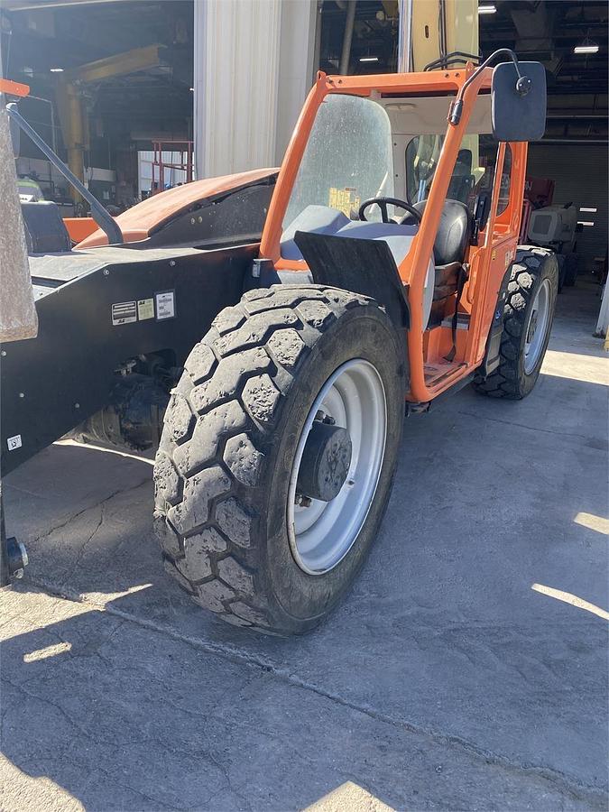 Used 2015 JLG 1055