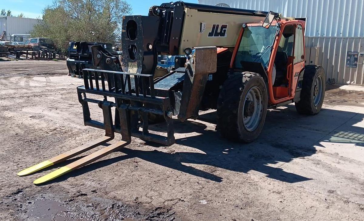 Used 2017 JLG 1055
