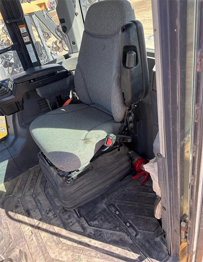 Used 2019 DEERE 524L