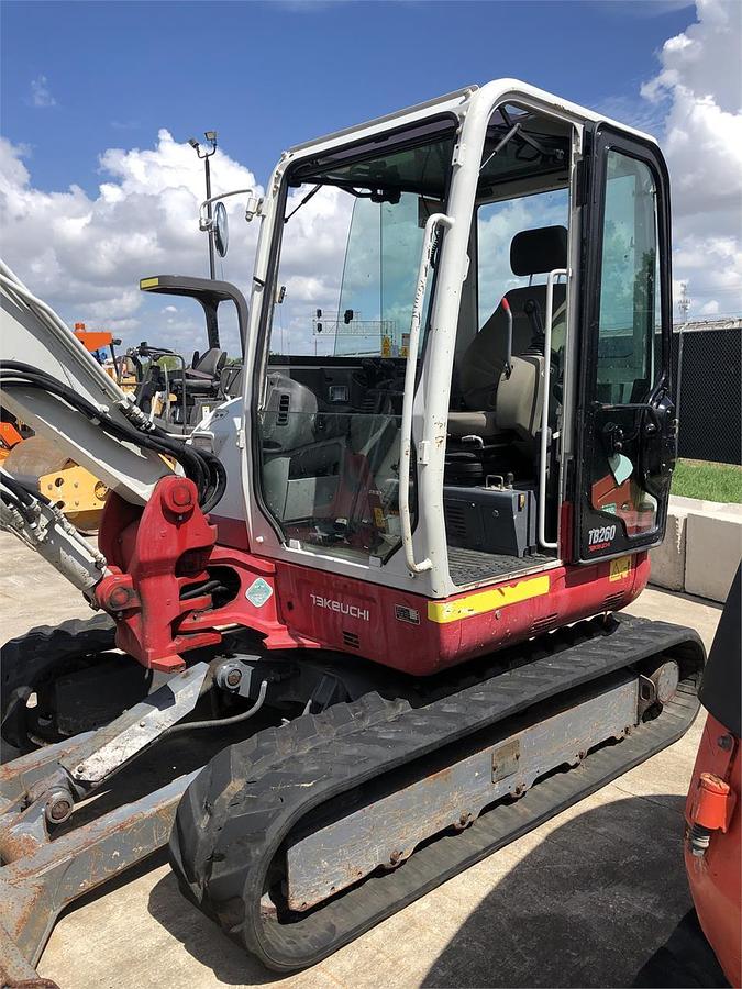 Used 2016 TAKEUCHI TB260