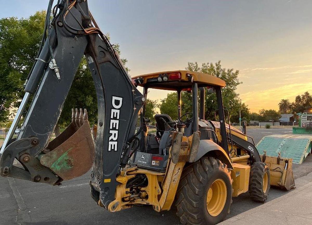 Used 2018 DEERE 410L