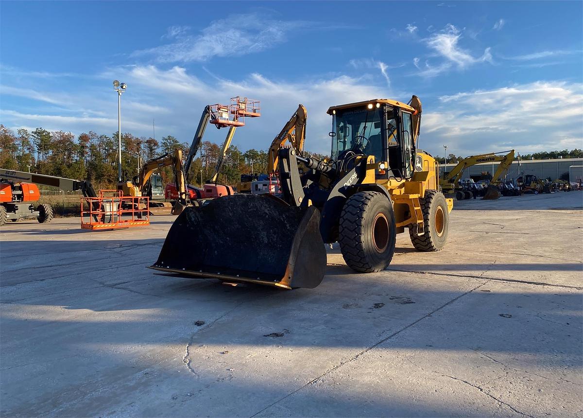 Used 2019 DEERE 624L