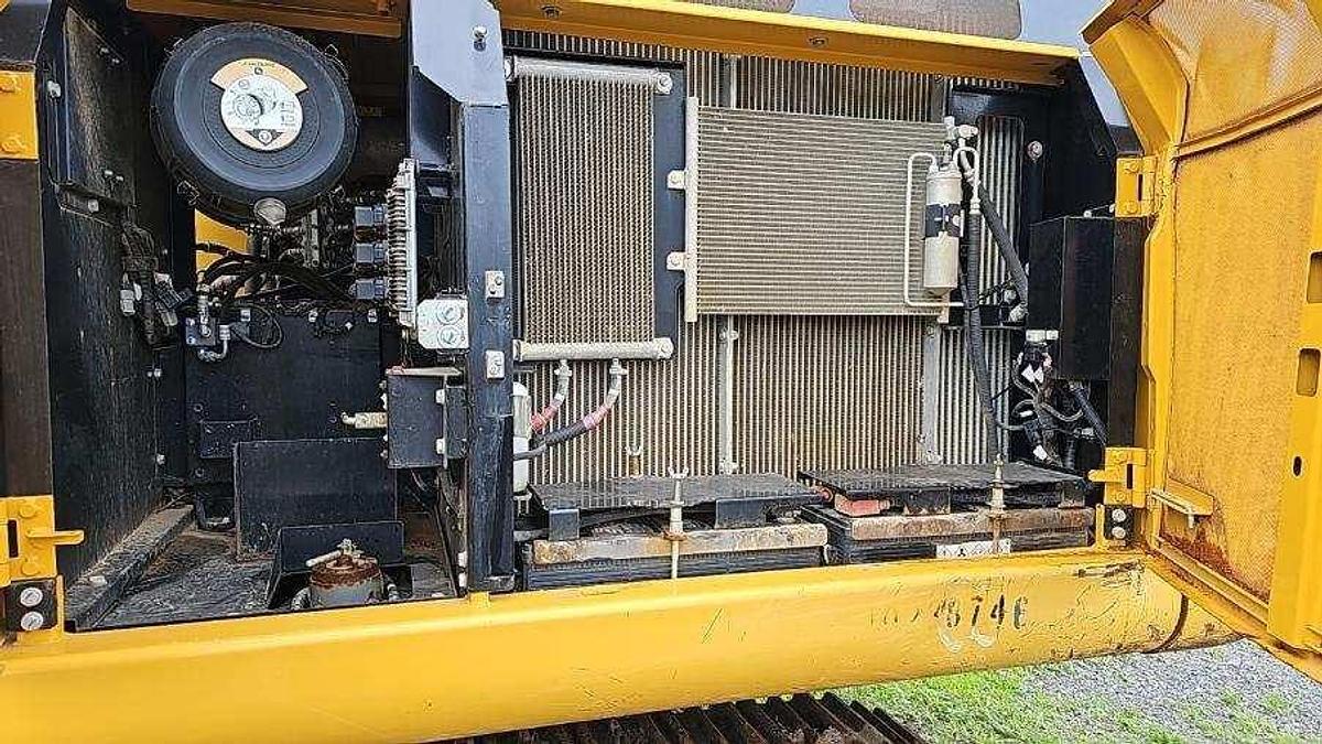 Used 2018 DEERE 210G LC