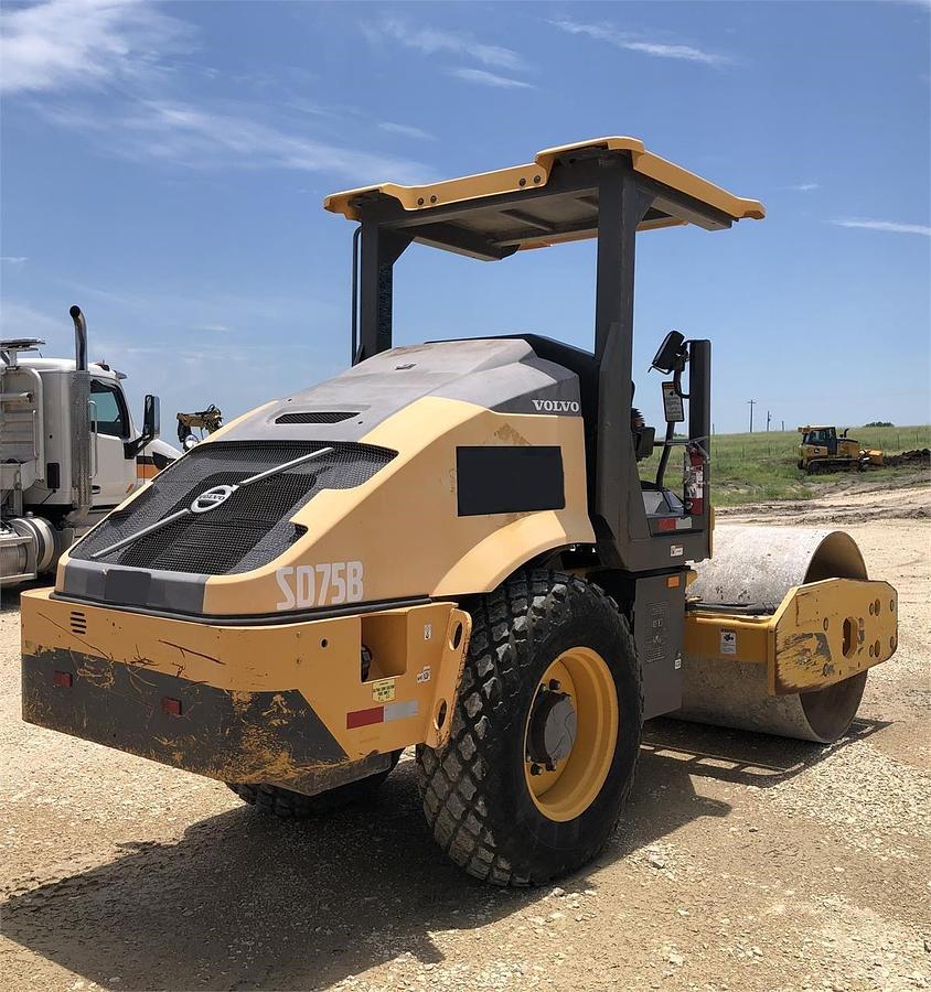 Used 2016 VOLVO SD75B