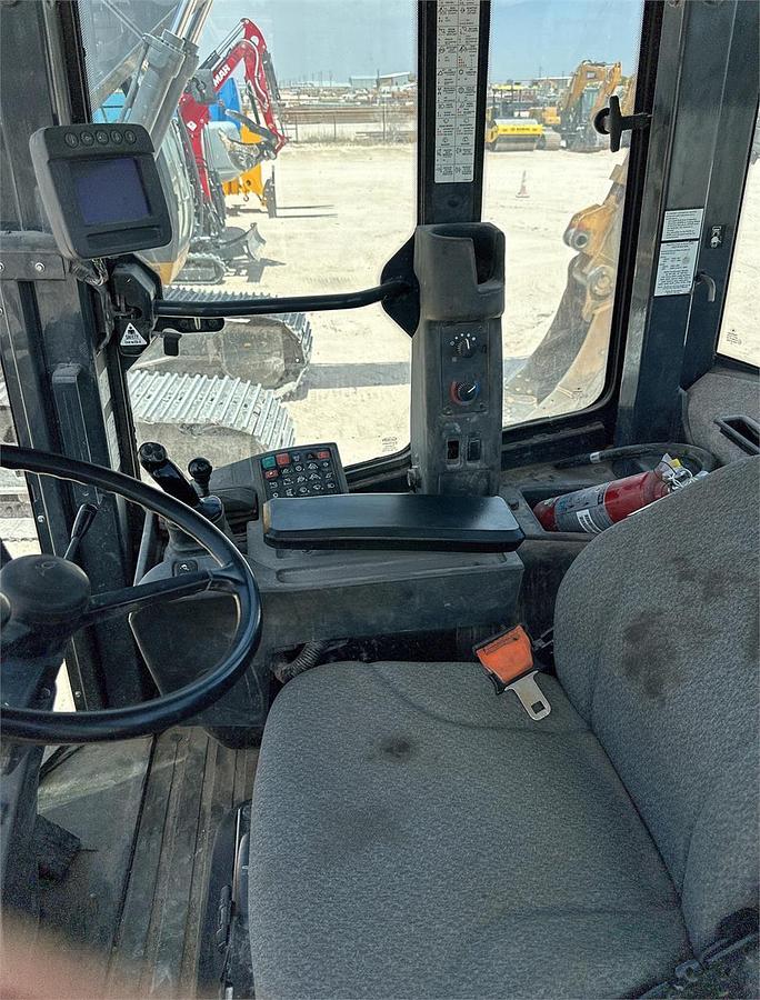 Used 2018 DEERE 544K