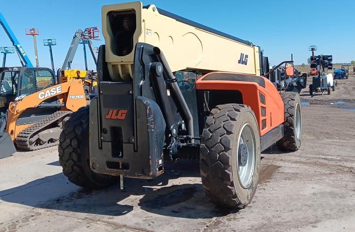 Used 2017 JLG 1055