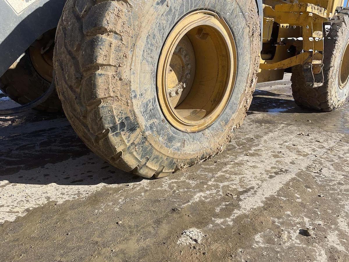 Used 2020 DEERE 624L