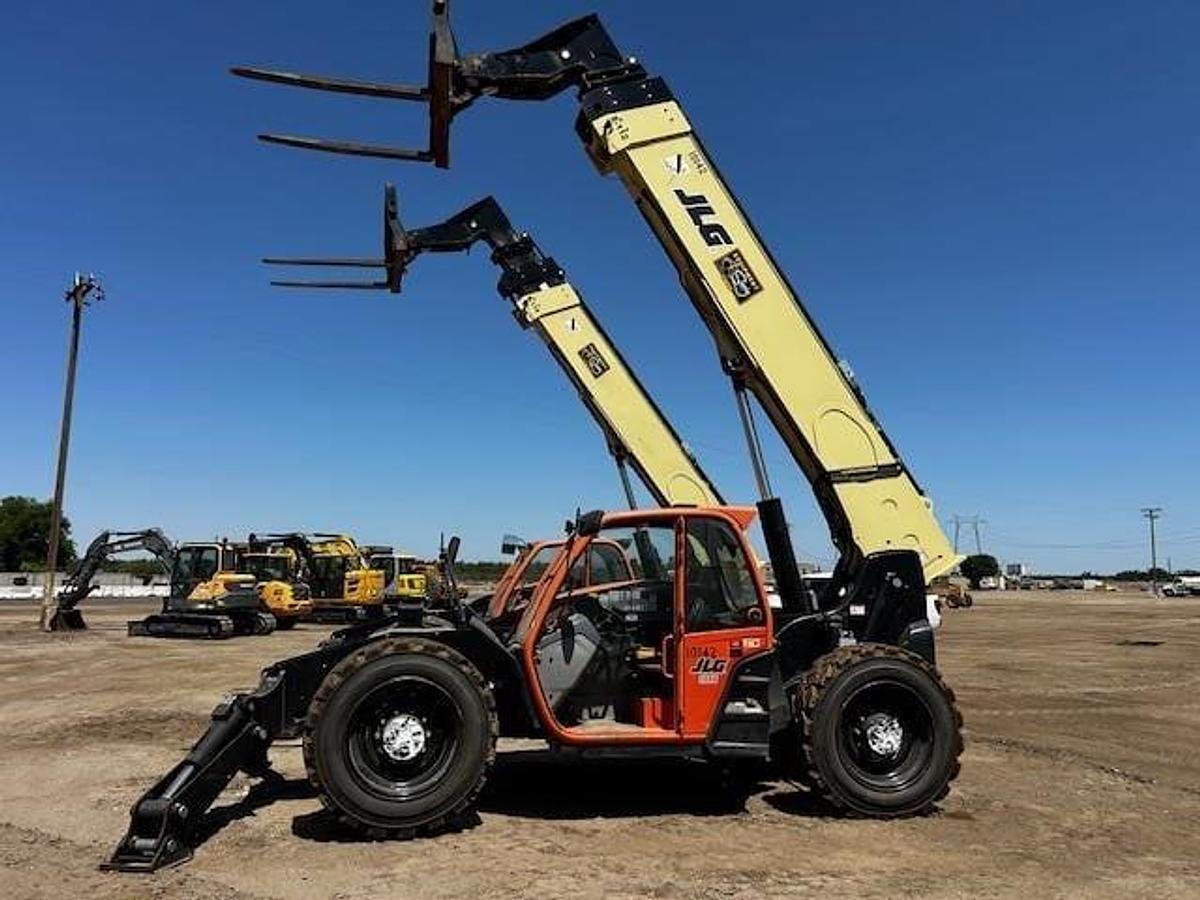 Used 2017 JLG 1055