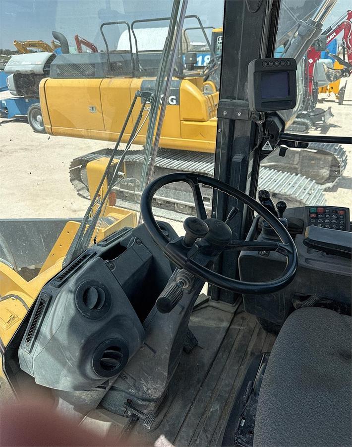 Used 2018 DEERE 544K