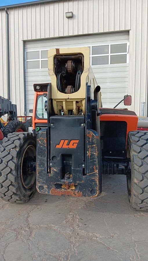 Used 2017 JLG 1055