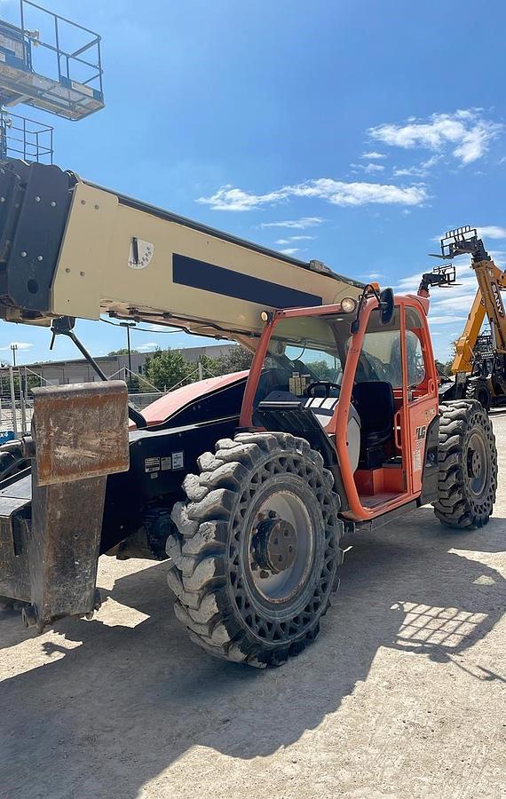 Used 2017 JLG 1055