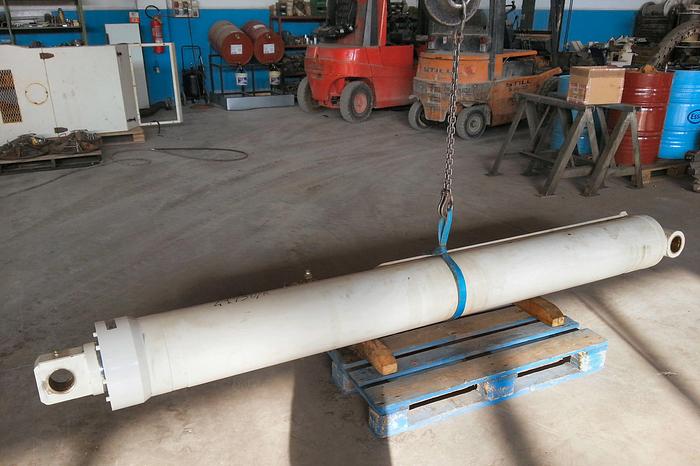 Terex RC35/RC40 Lifting Cylinder