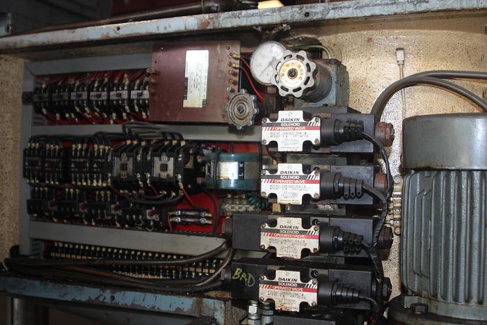 Used 1984 Supermax Kao Ming KMR-1250 Radial Drill | 4' x 13", 5MT SPINDLE, 24" x 6" BOX TABLE