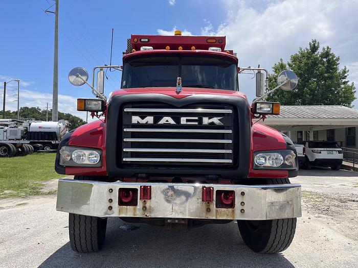 Used 2013 MACK GU173 Granite #5582