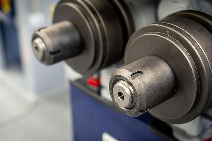 UZMA HPK 65 section roller hydraulic operation