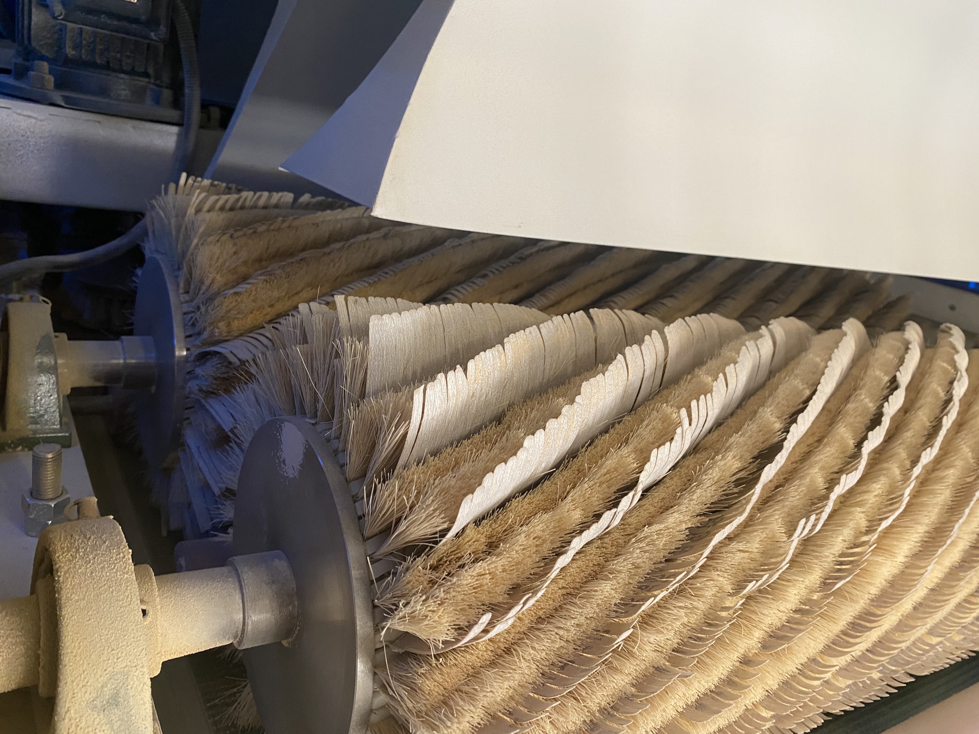 Used 2017 Quingdao KC1000-2YP-4R 18 discs sanding brush 4 long sanding roller sanding machine