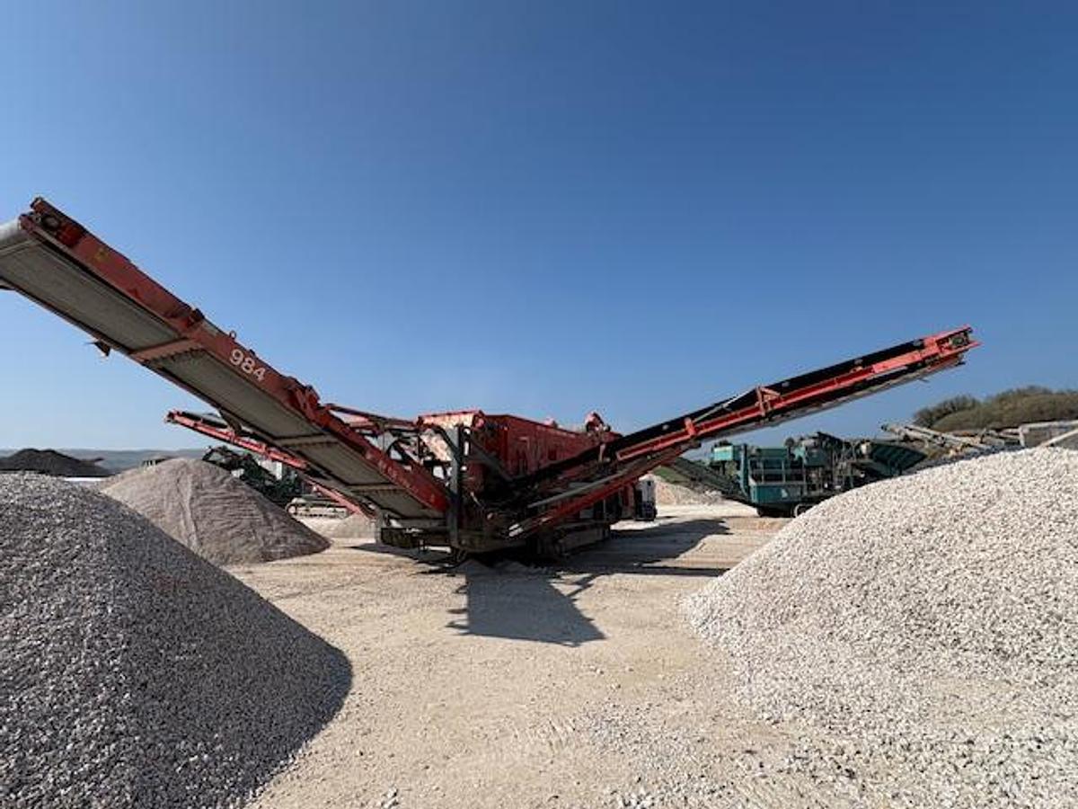 Used 2015 Terex Finlay 984