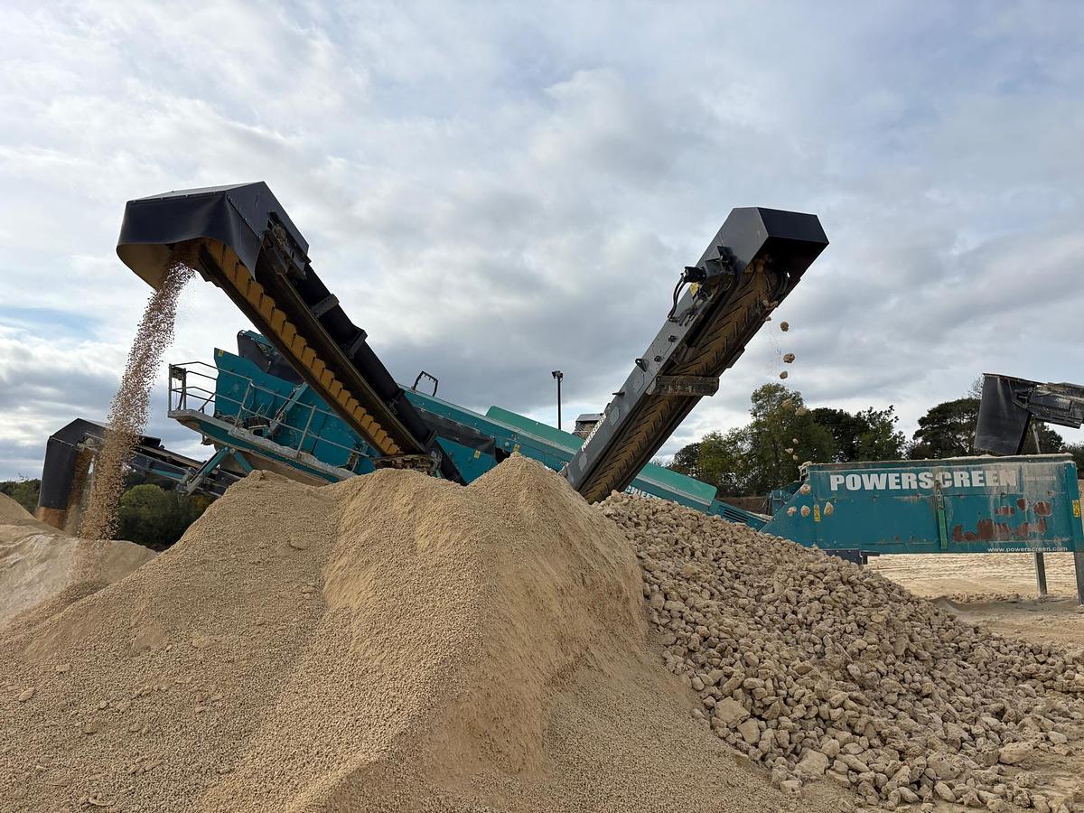 Used 2015 Powerscreen Chieftain 2100X