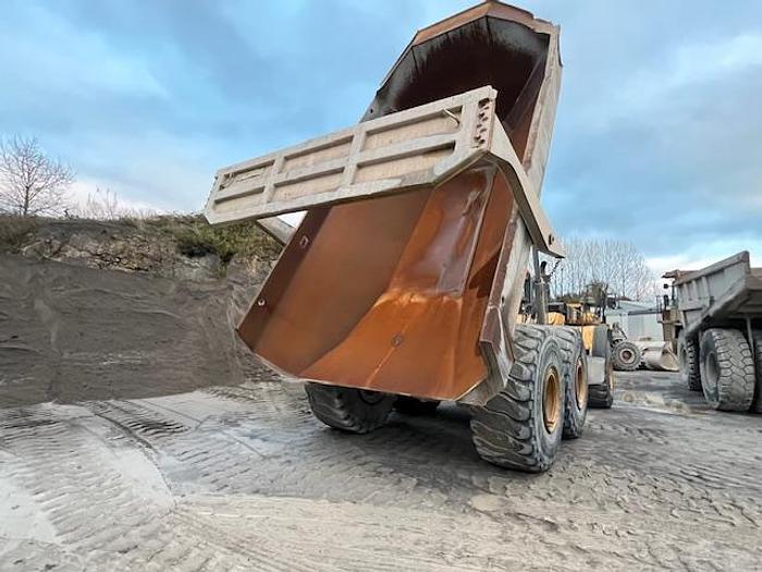 Used Caterpillar D400E