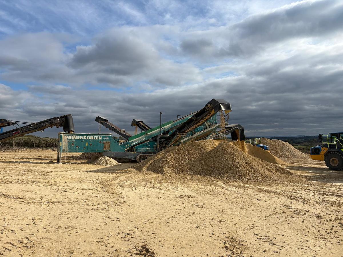 Used 2015 Powerscreen Chieftain 2100X