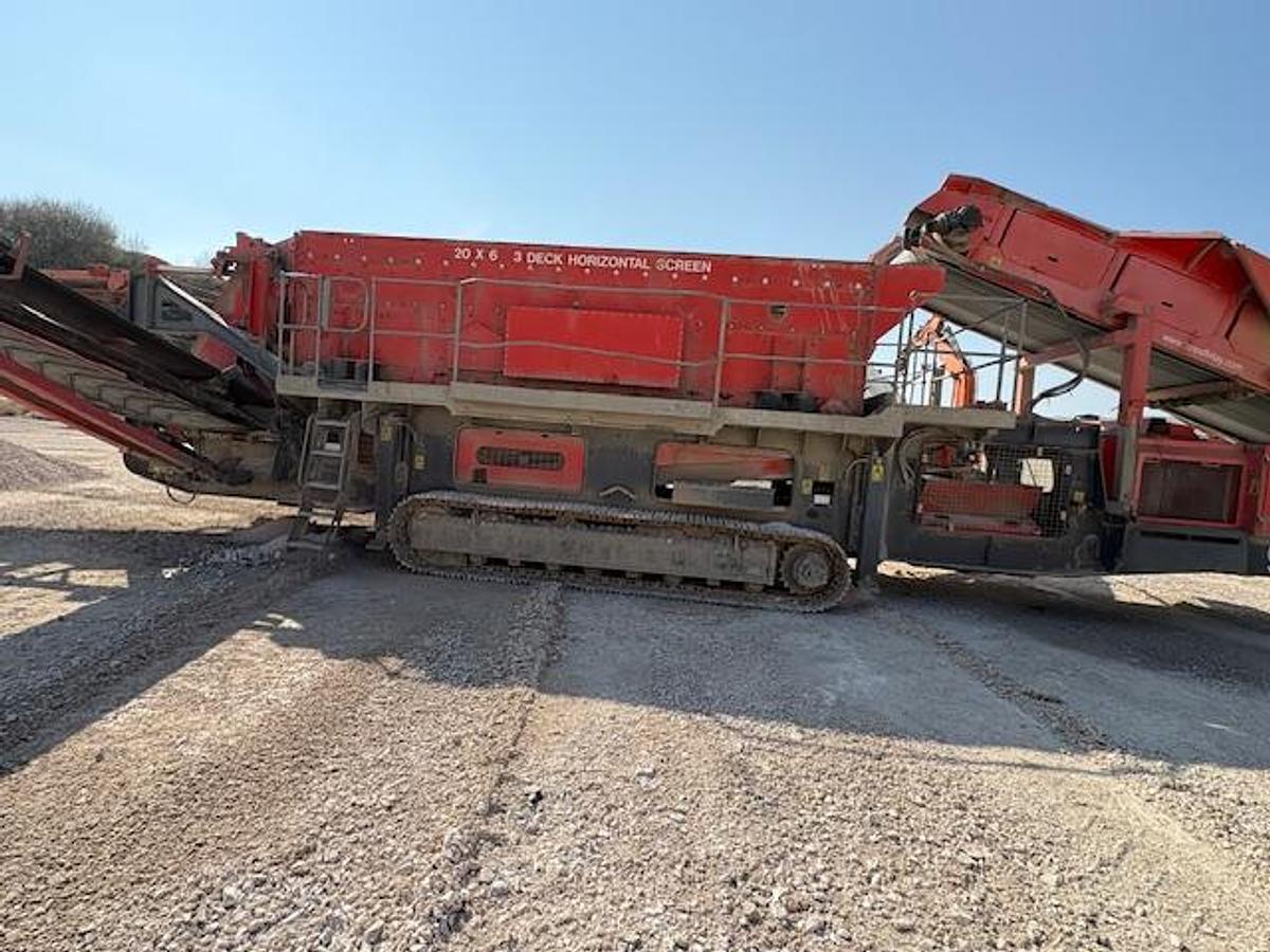 Used 2015 Terex Finlay 984