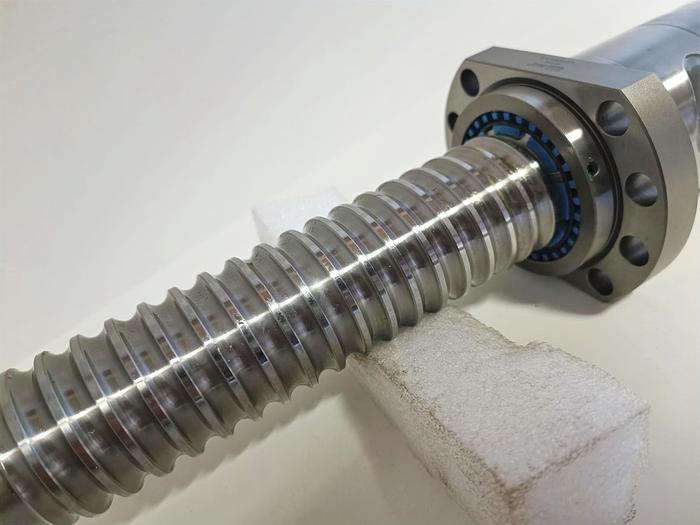 Geschliffener Präzisions Kugelgewindetrieb, MAG IAS, D50 mm, 1268 mm Steinmeyer, neu