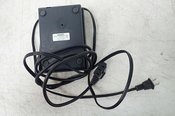 Used PFAFF Type 610A Select 4.0 Sewing Machine with Cover and Foot Pedal / Controller