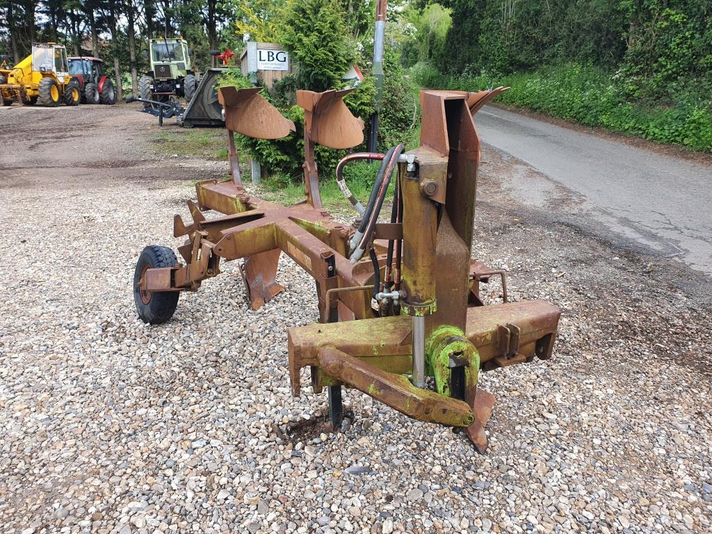 Used Dowdeswell DP7 3 Furrow Plough