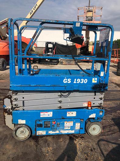 Used 2014 GENIE GS-1930 2WD DC Scissor Lift
