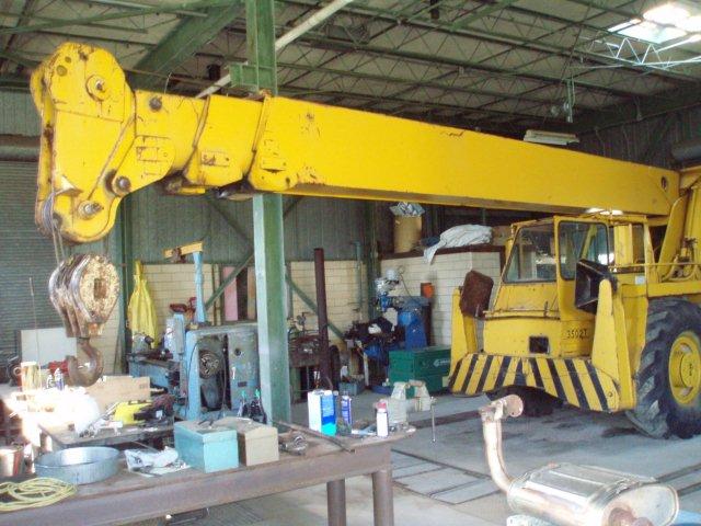 Used 28 Ton P&H / Harnisfeger Series 100 Hydraulic Rough Terrain Crane; 4 Wheel