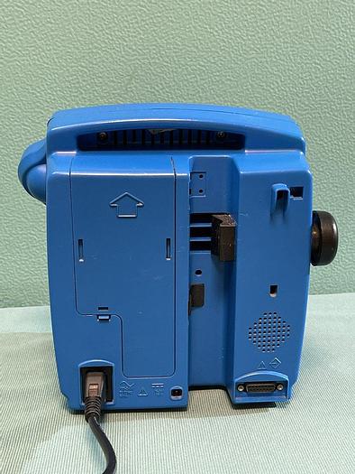 Used GE DINAMAP Pro 400V2 Patientenmonitor mit Schlauch und Blutdruckmanschette
