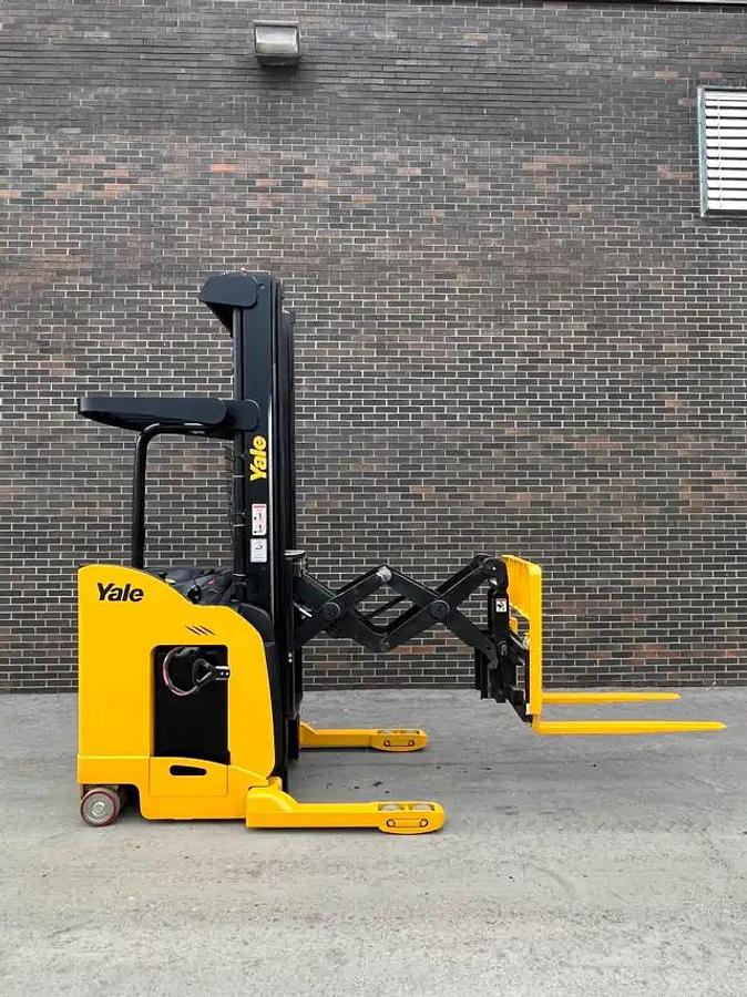 Used YALE DOUBLE DEEP REACH W 3000lbs cap side-shift charger Included