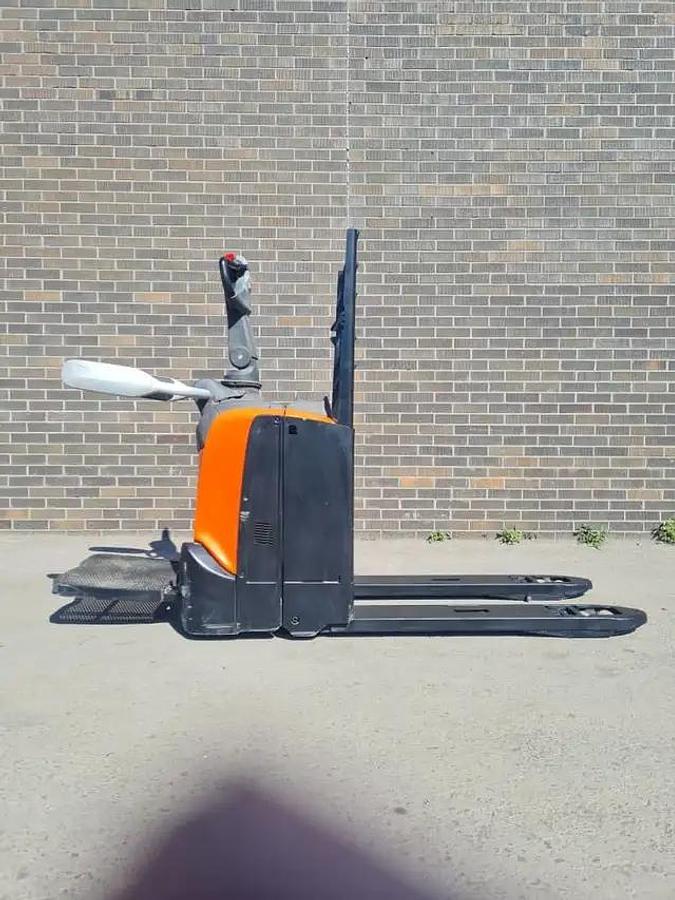 Used 2014 BT ELECTRIC RIDE-ON PALLETJACK FORKLIFT 4500LBS CAPACITY