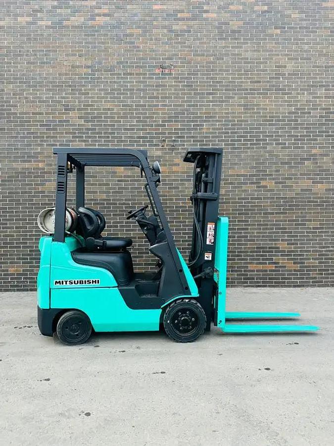 Used 2015 Mitsubishi LPG Forklift 3000lbs capacity 3 stage mast Side-