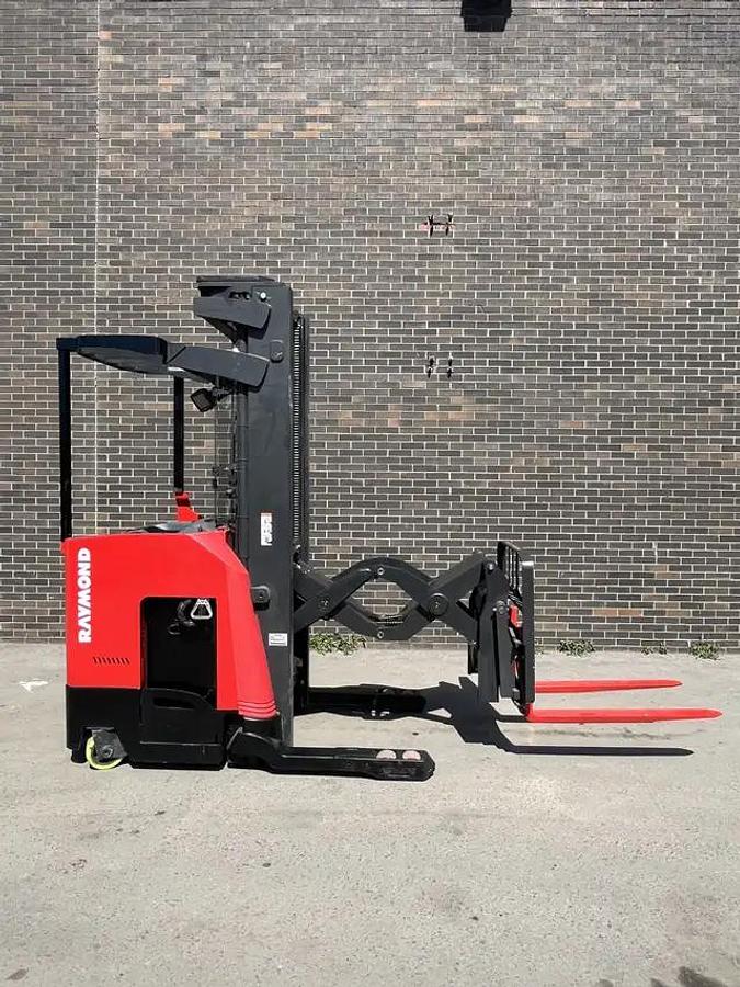 Used 2018 Raymond DOUBLE DEEP REACH 3200LB cap side-shift charger Inc