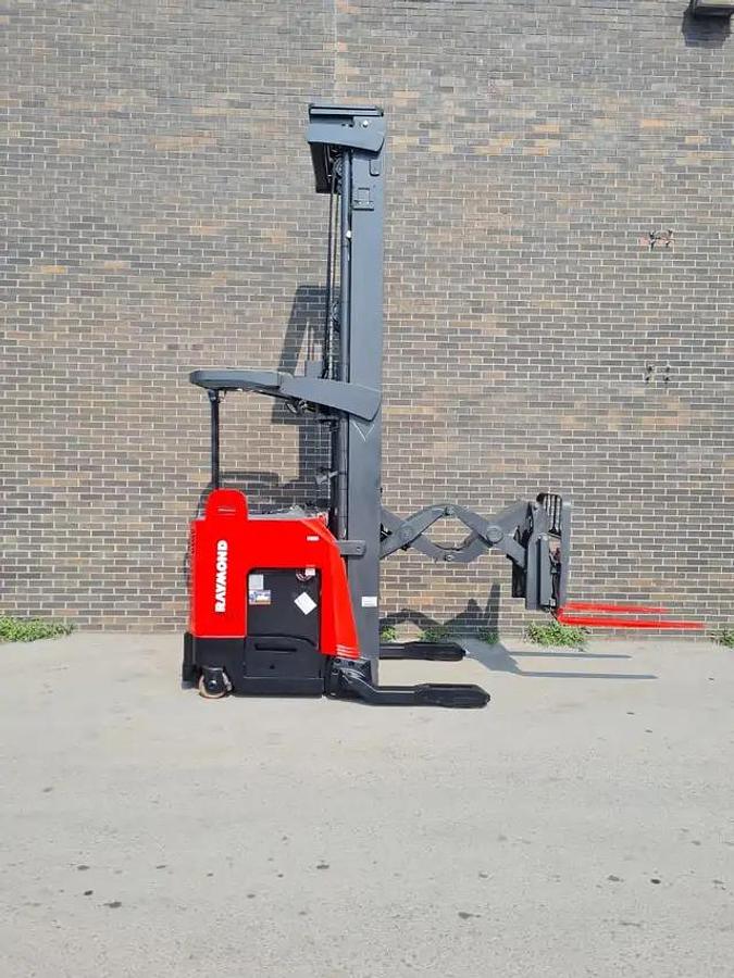 Used 2019 Raymond DEEP REACH 3200LB cap side-shift 33FT max Lift heig