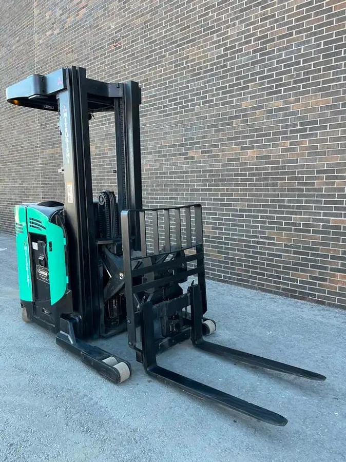 Used Mitsubishi Reach Forklift 4000LBS Cap 3 STAGE SIDESHIFT LOW HOUR