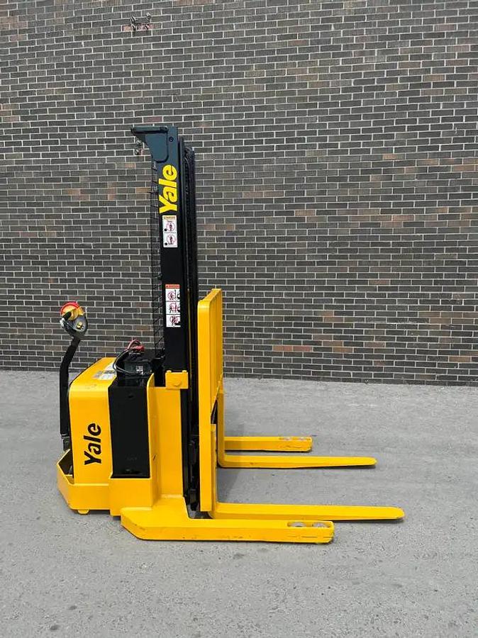 Used Yale Stacker WALK-BEHIND Forklift 4000lbs cap with Side-Shift