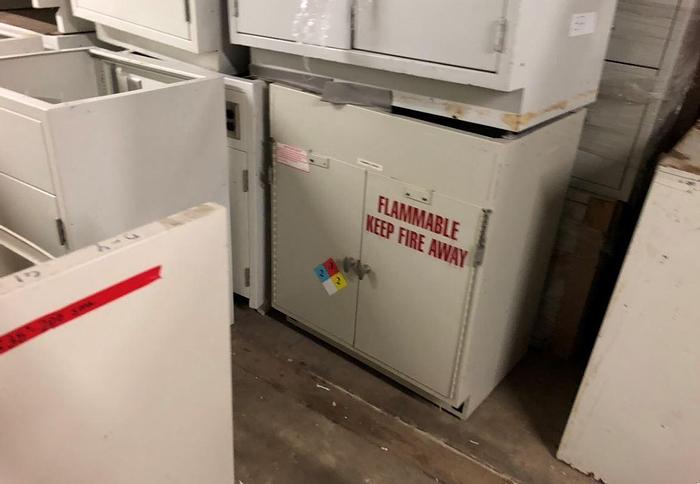 Used Hanson 6' Fume Hood, Model 5SA70