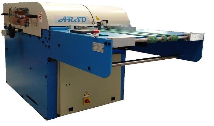 ARSD - MACCHINA DA LINEA PER ARROTONDARE ANGOLI E SQUADRARE DORSI DI OPUSCOLI (domanda di brevetto pendente N. MI2012A001585)