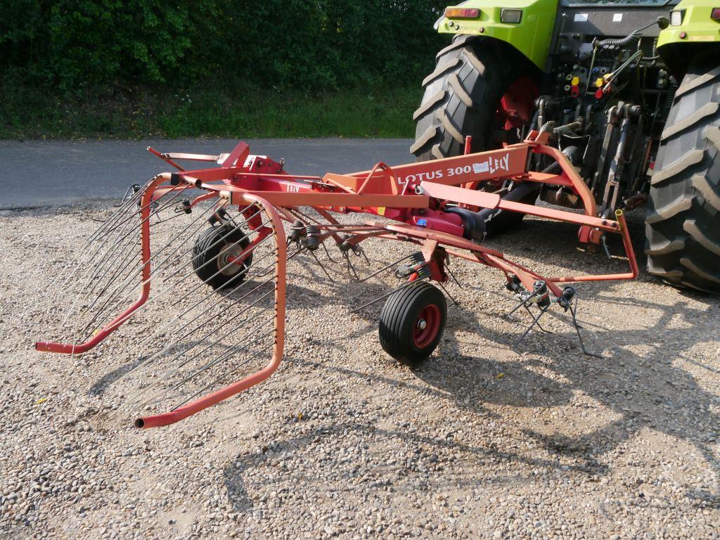 Used Lely Lotus 300 Tedder Rake