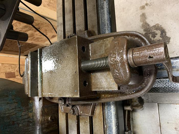 Used BRIDGEPORT SERIES I 2HP VERTICAL KNEE MILL VARIABLE SPEED SPINDLE