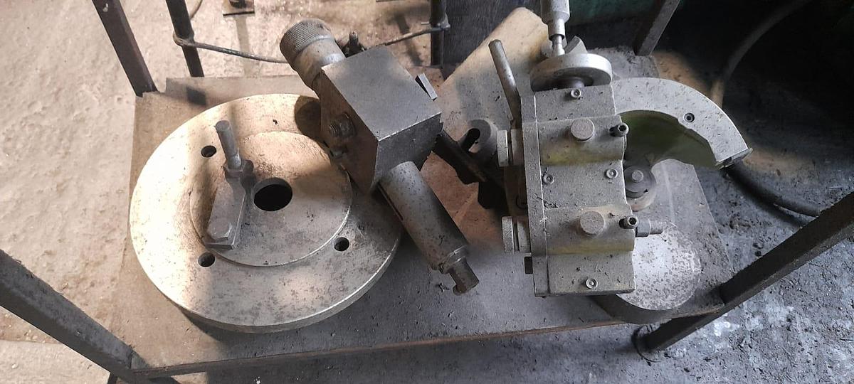Used Szlifierka do wałków FUM Pabianice RUP-28.45/1000