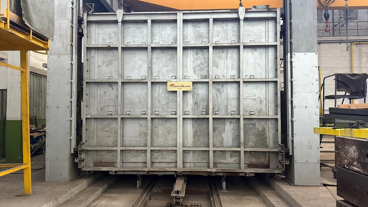 Used Piec komorowy z wysuwnym trzonem ZREMB - REMOS